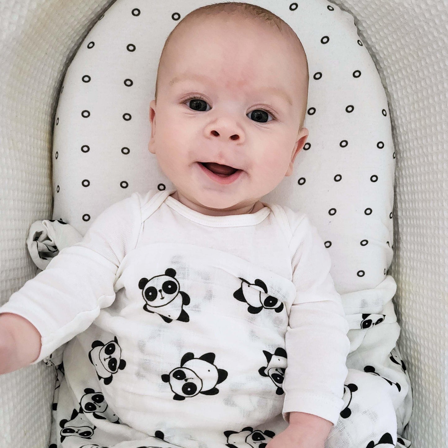 black and white muslin, black and white baby muslin wrap, baby muslin wrap, baby muslin australia, baby wrap australia, feather muslin, zebra muslin, panda muslin, snowflake muslin, winter muslin wrap, winter baby wrap, high contrast wrap, high contrast baby, high contrast muslin, Young wonderer, young wonderer baby boutique